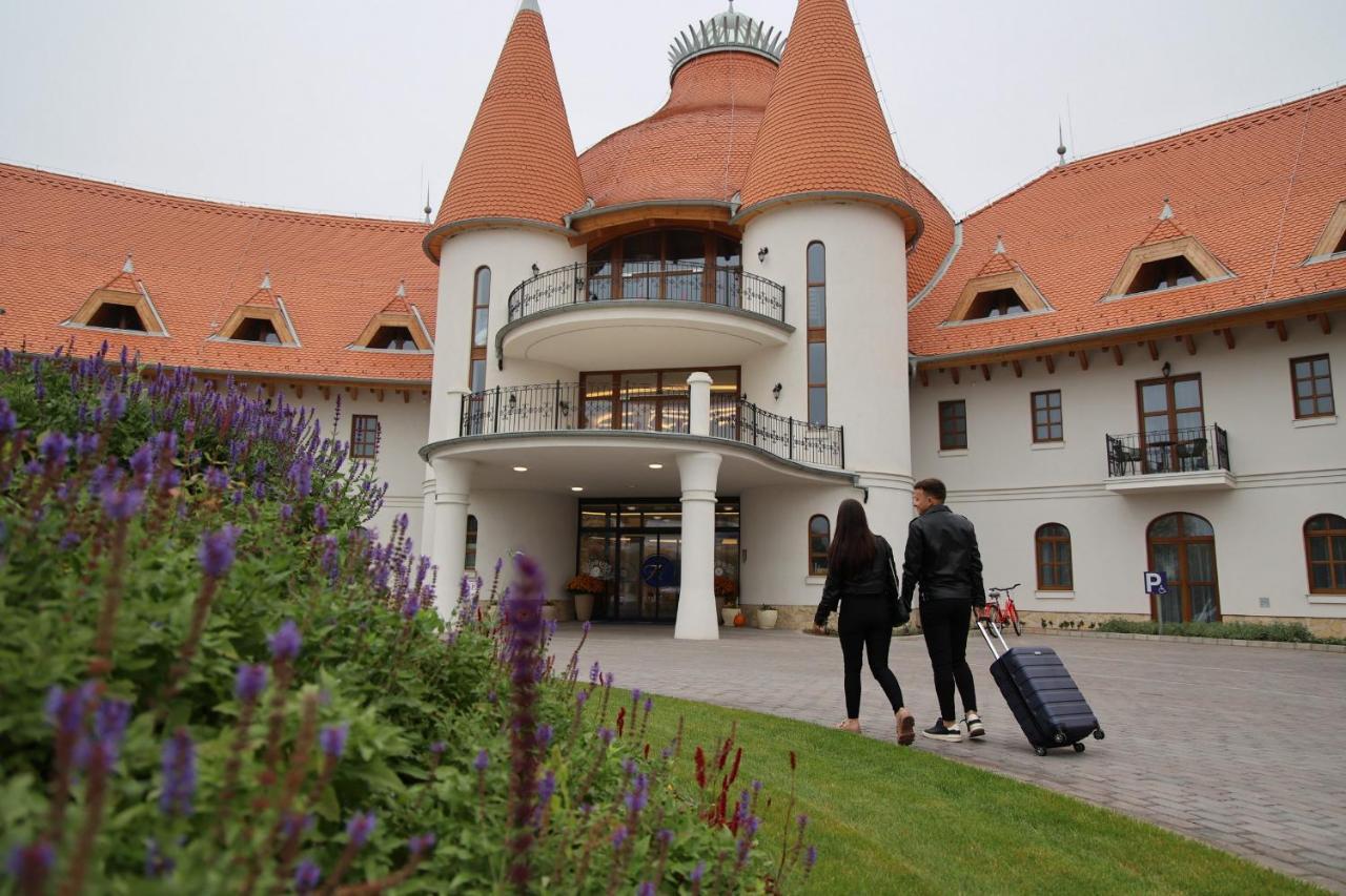 Hungarikum Hotel Lakitelek Kültér fotó