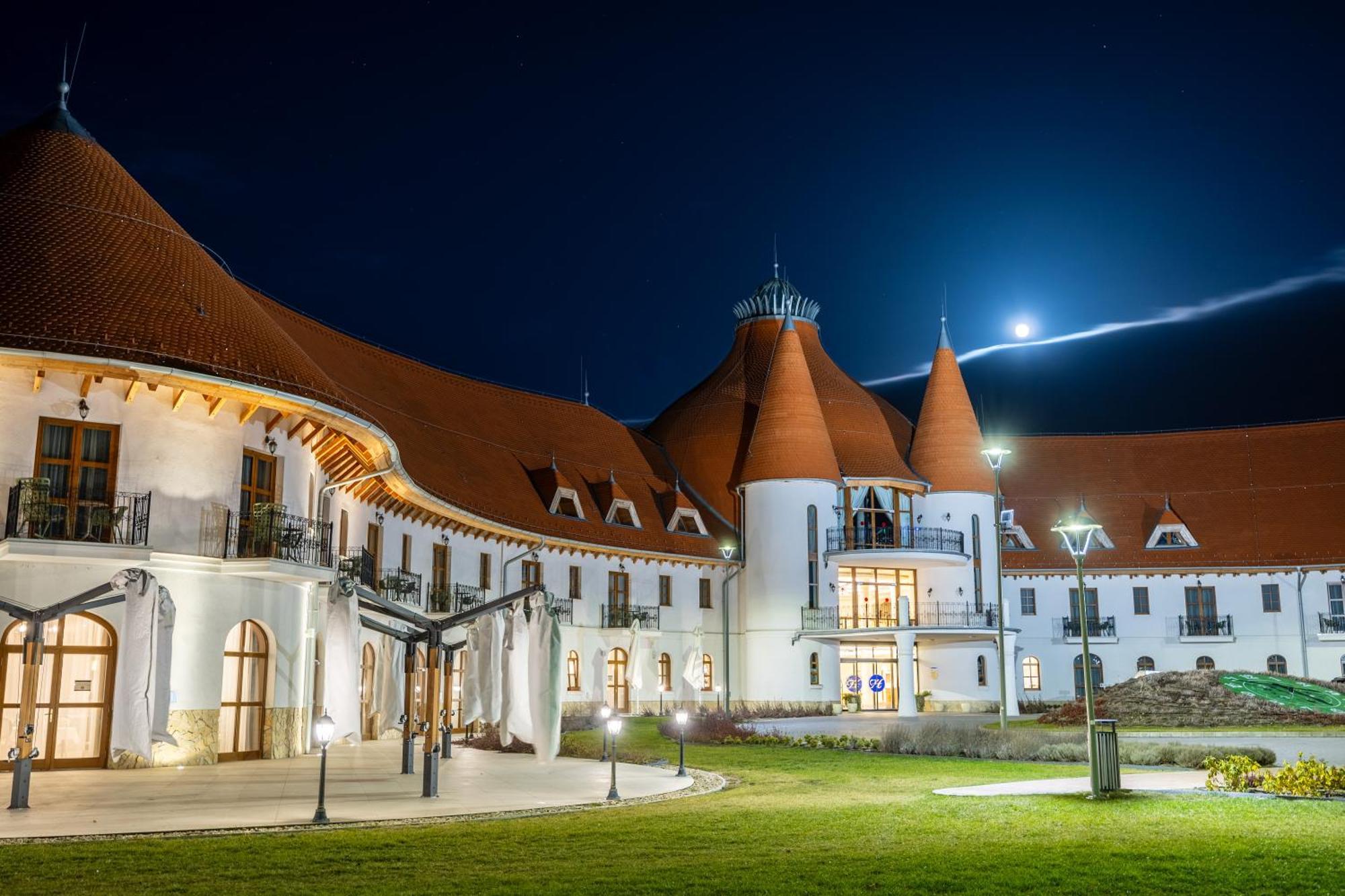 Hungarikum Hotel Lakitelek Kültér fotó